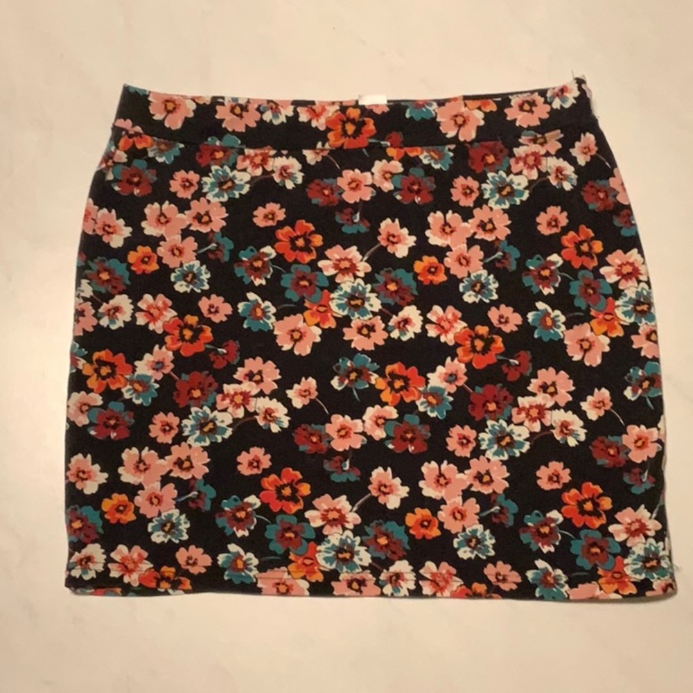 H&M retro floral mini skirt